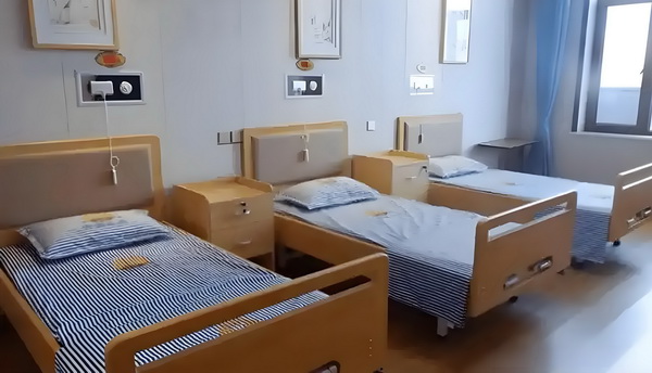 记者：阿代米赛后在更衣室和大家说了很抱歉，他很难过